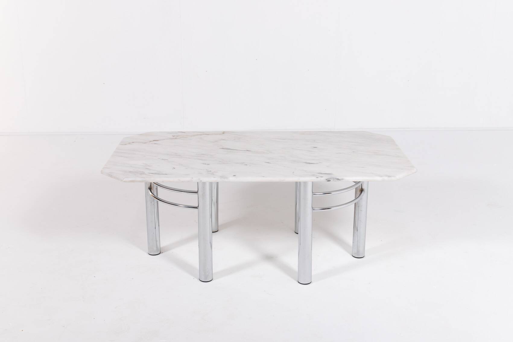 Table basse en marbre au design italien moderne