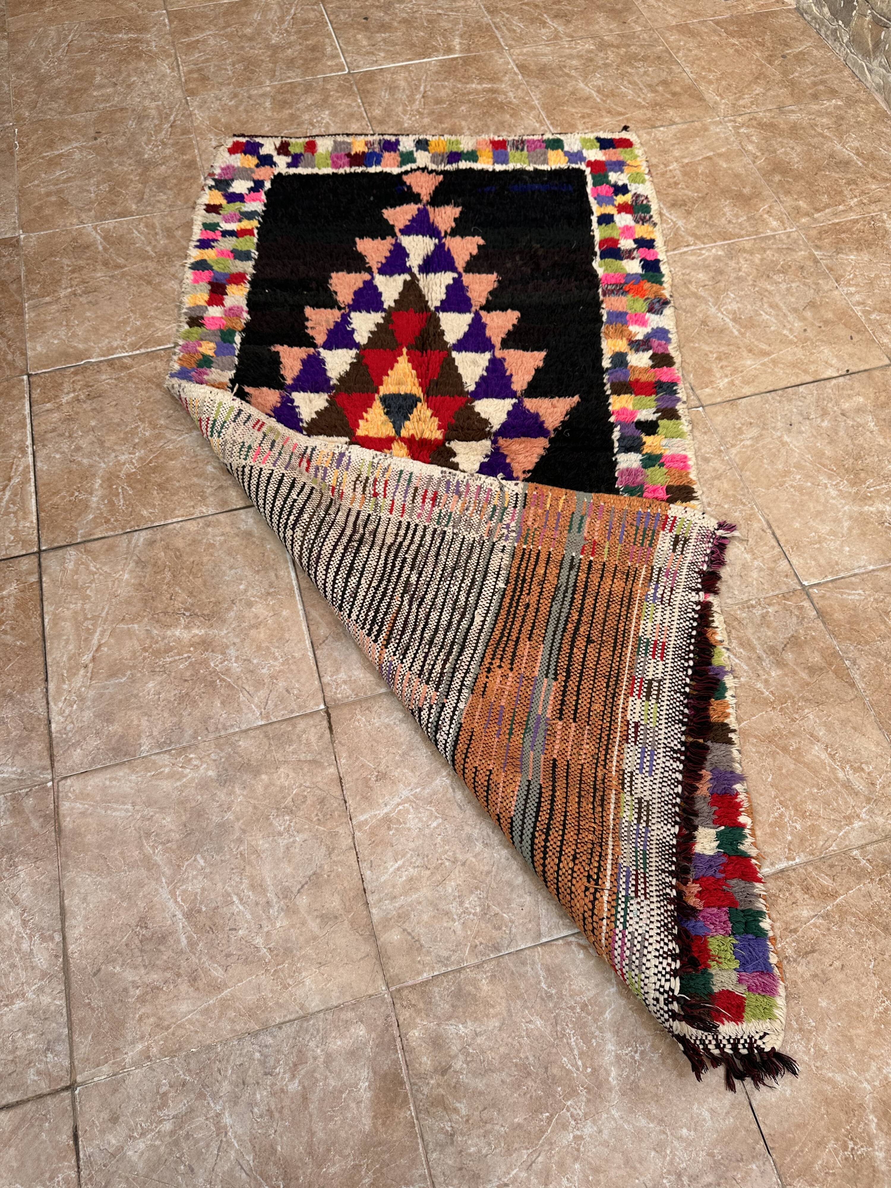 Handmade Moroccan Berber rug: Small model in cream Beni Ouarain wool