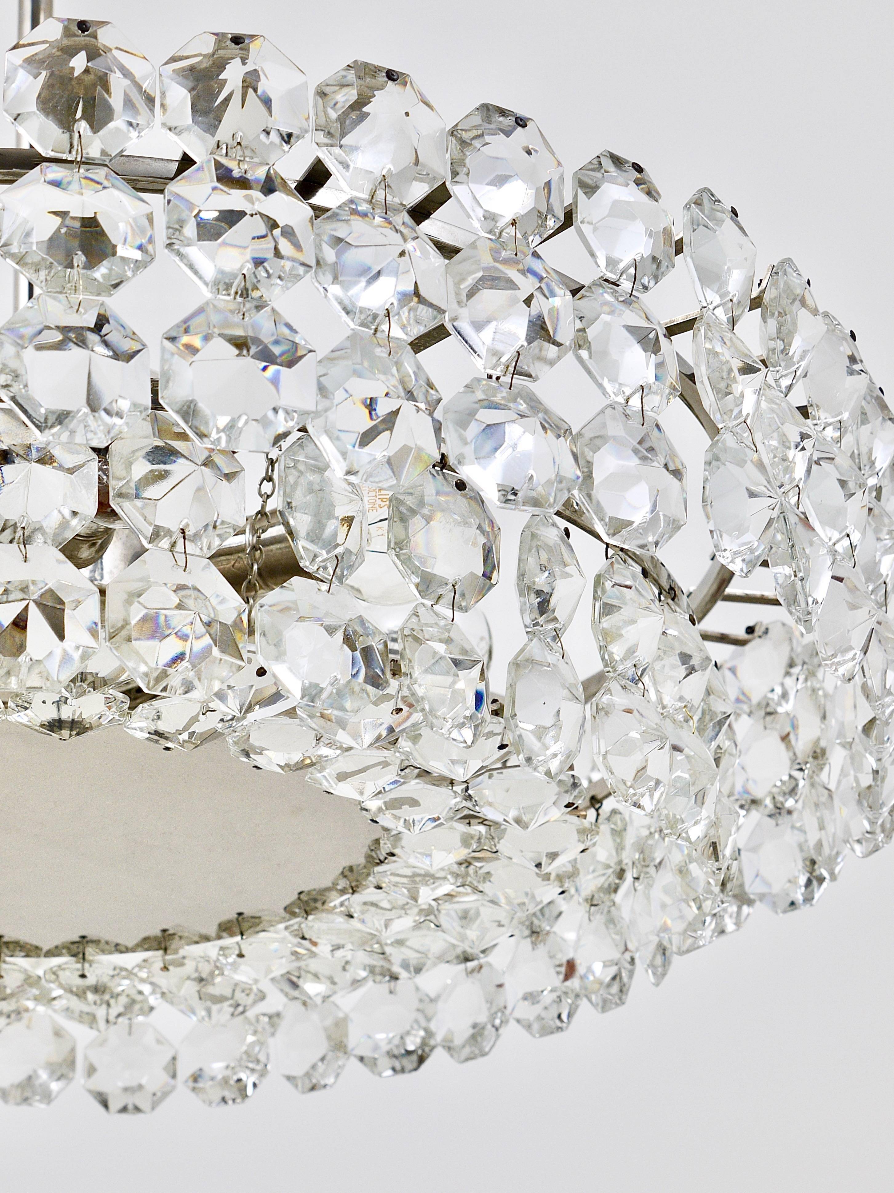 Grand chandelier Bakalowits in nickel and glass with diamond-shaped crystals, 1960s.