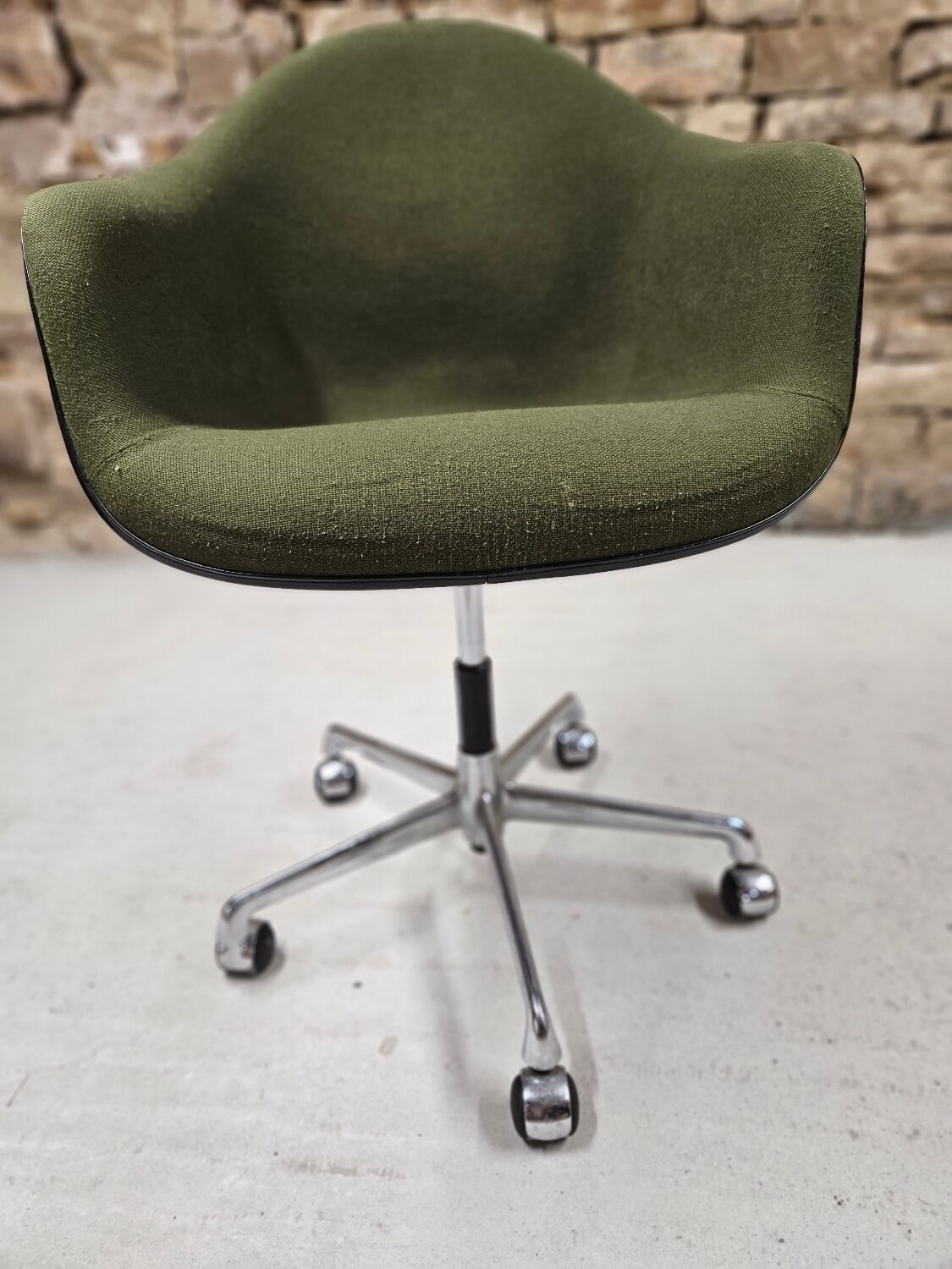 Eames fiberglass armchair Vitra