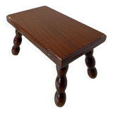 Hand-turned twisted footrests.