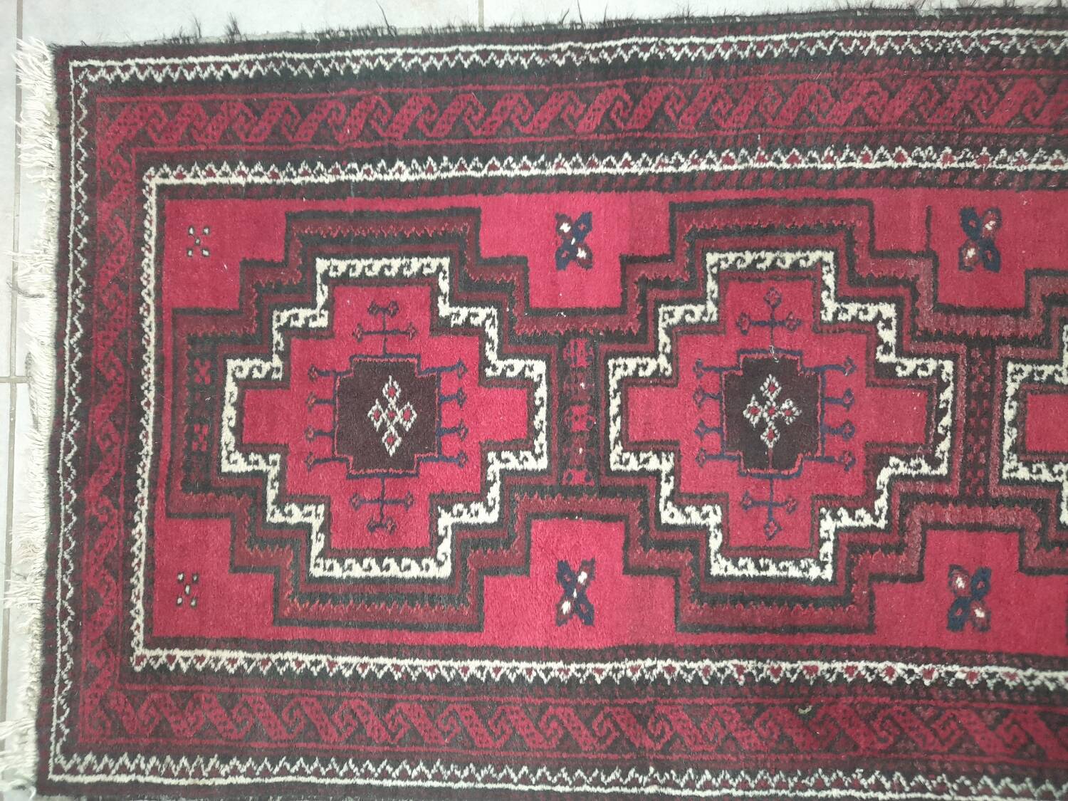 Kazak carpet with a geometric medallion design – Late 20th century 136 x 72 cm