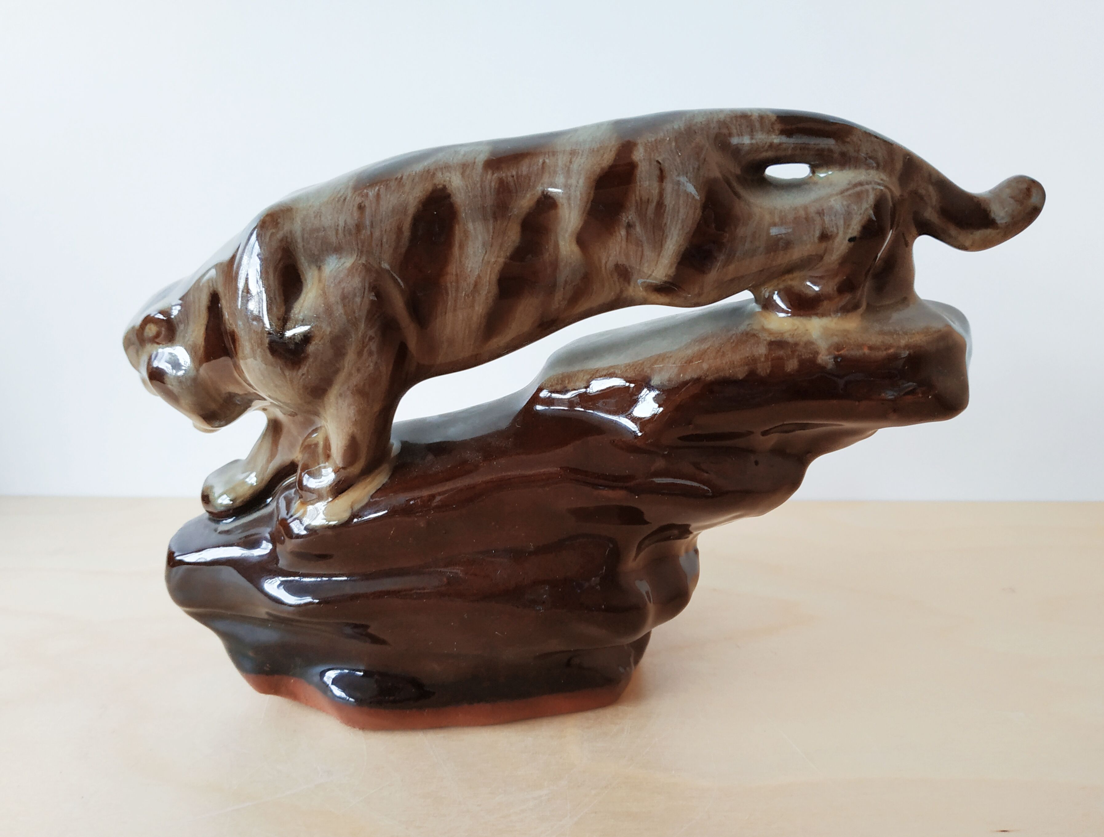 Vintage ceramic tiger ashtray
