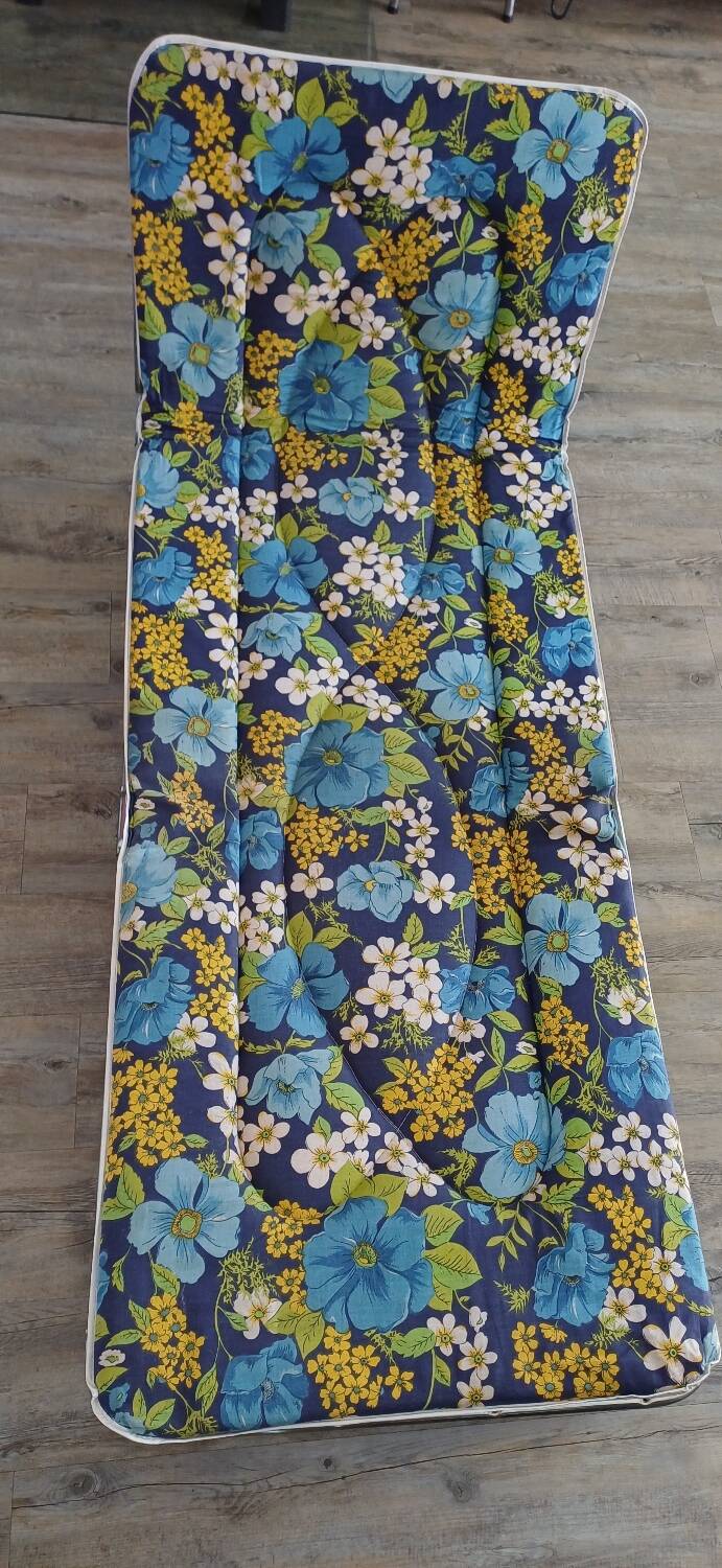 60s/70s chaise longue with floral fabric