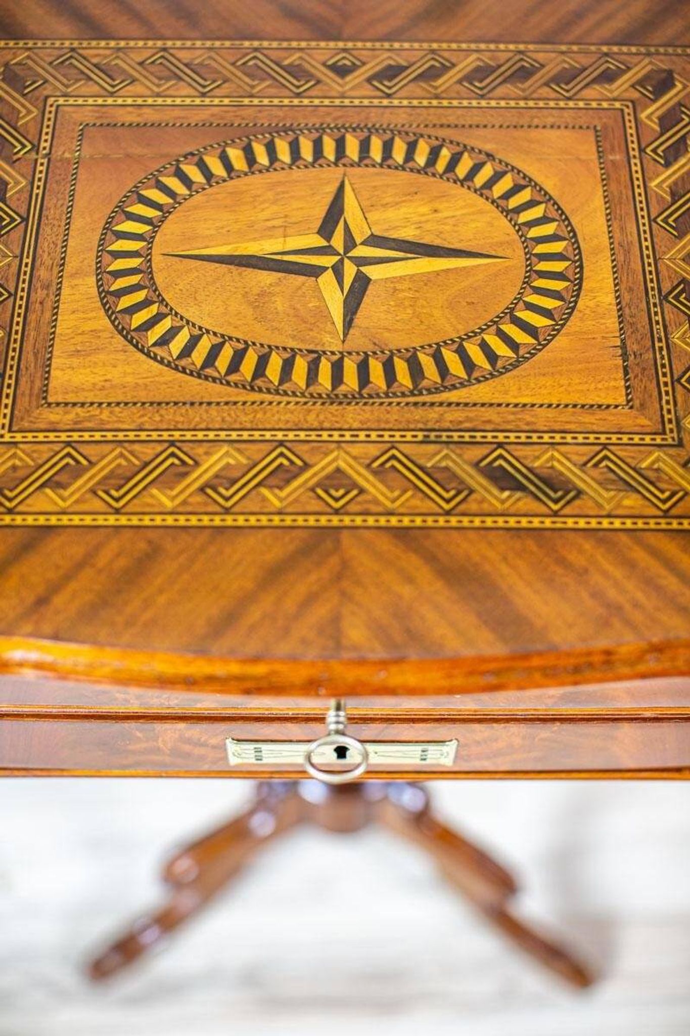Table de couture antique Louis Philippe avec plateau marqueté, 1860