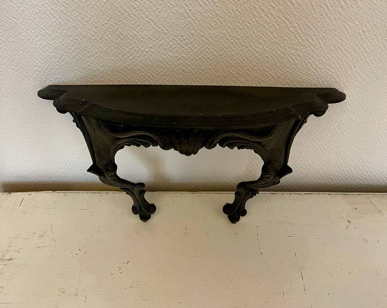 Small baroque wooden shelf