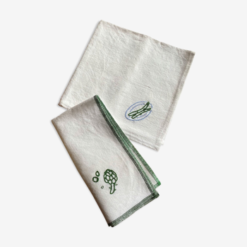 Set of 2 embroidered towels, Greens