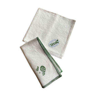 Set of 2 embroidered towels, Greens