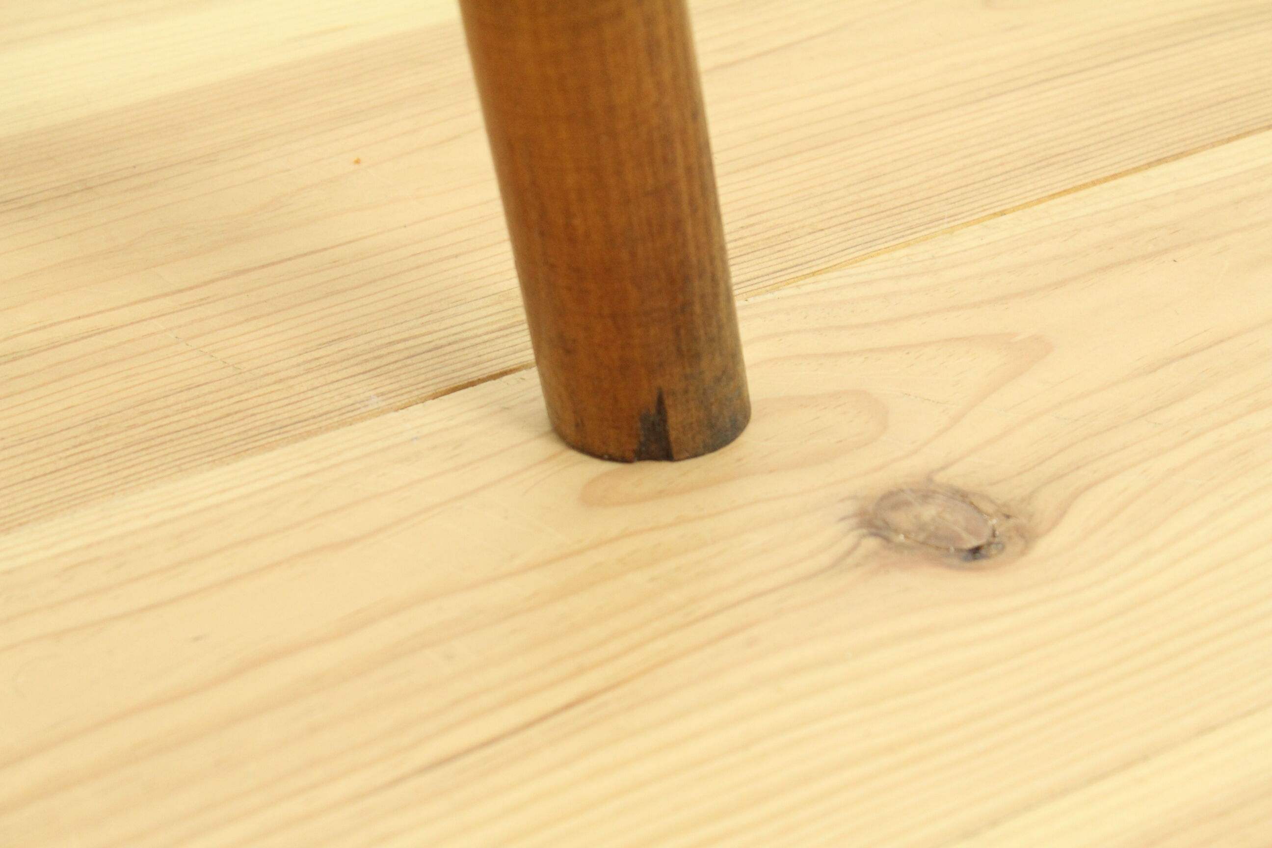 47cm wooden tripod farm stool