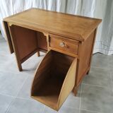Expandable child desk