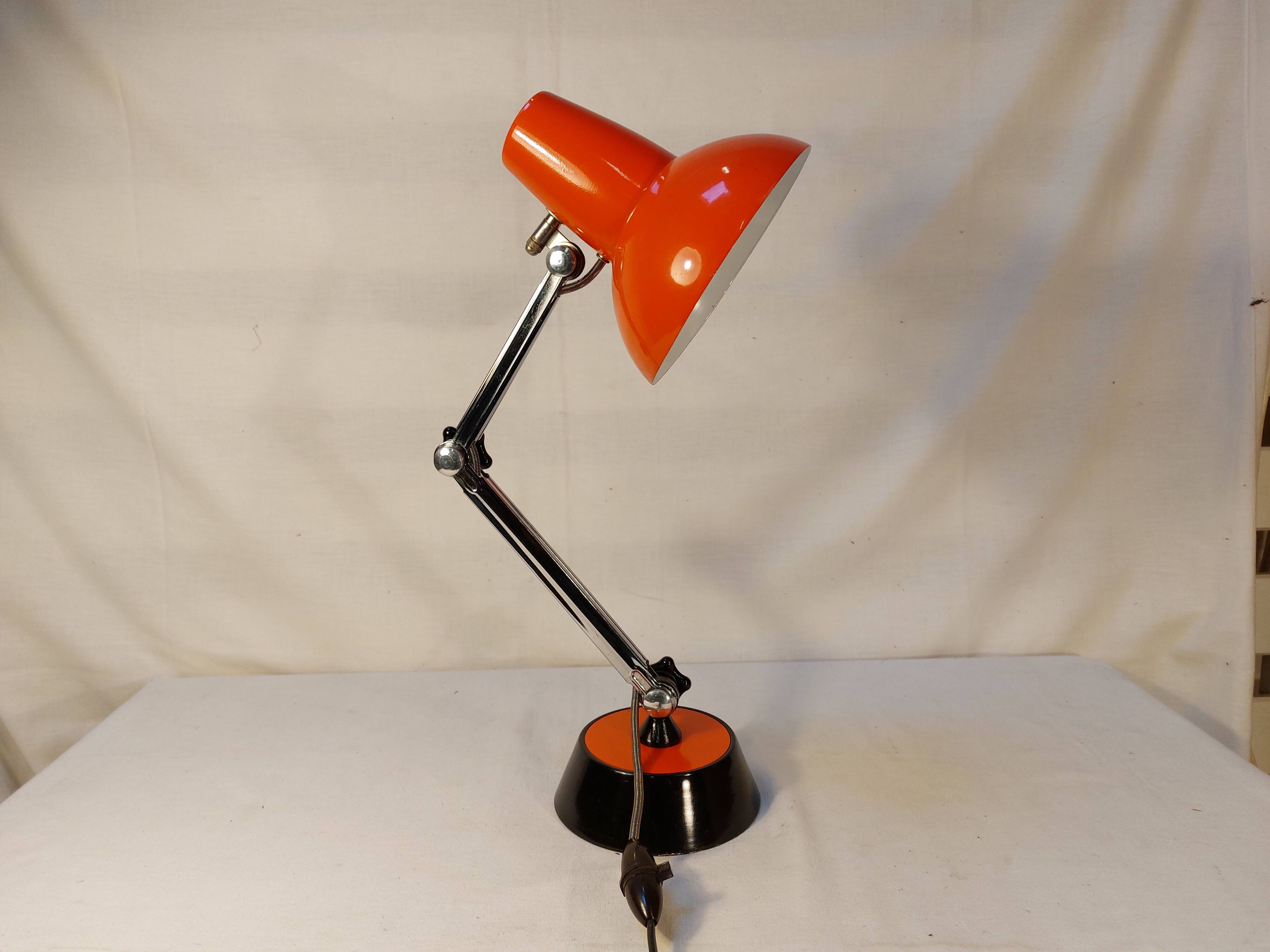 Vintage red articulated desk lamp - 70s/80s.