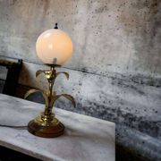 LAMPE DE TABLE HAUTE VINTAGE AVEC PALMIERS "DORÉS", STYLE HANS KÖGL