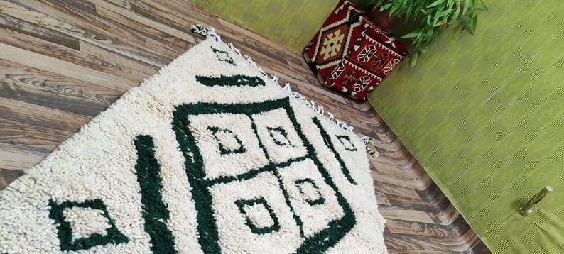 Handwoven Berber rug in green and white, 100x200 cm.