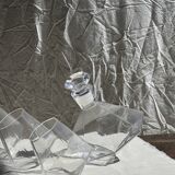 Small geometric carafe with diamond-shaped stopper and its 4 glasses