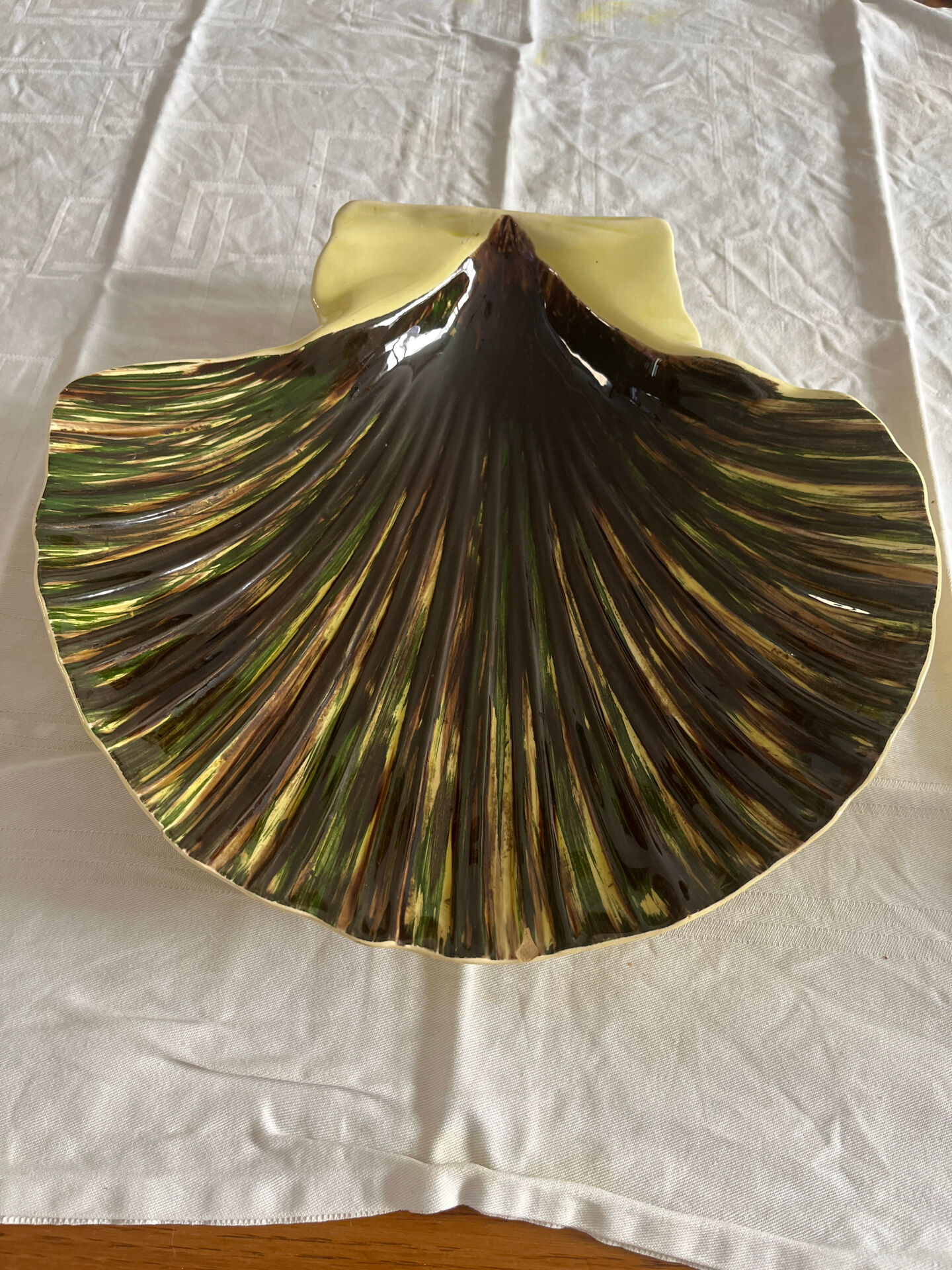 Serving dish or catch-all tray