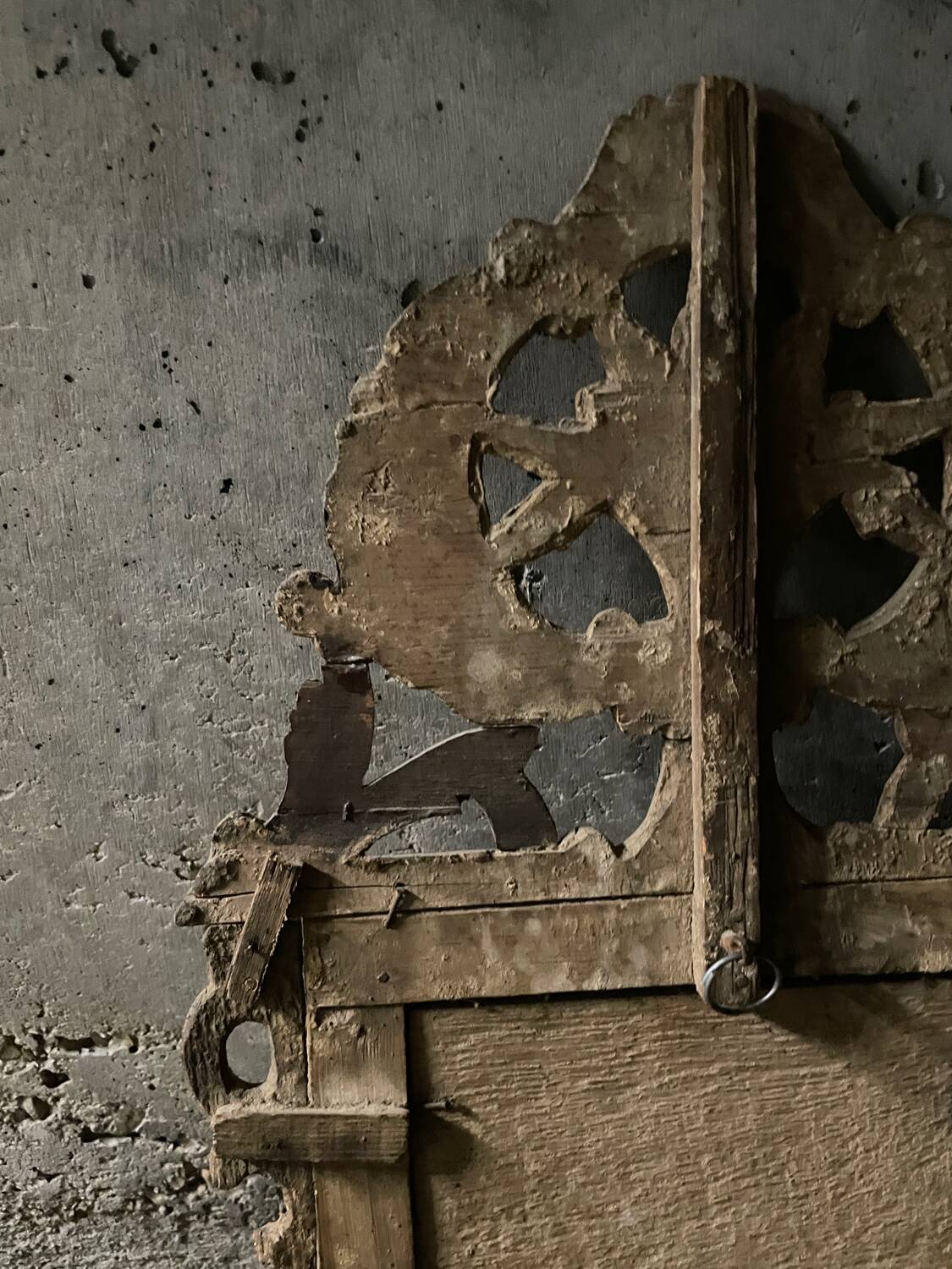 Folk art, Louis XVI style gilded mirror, 18th century