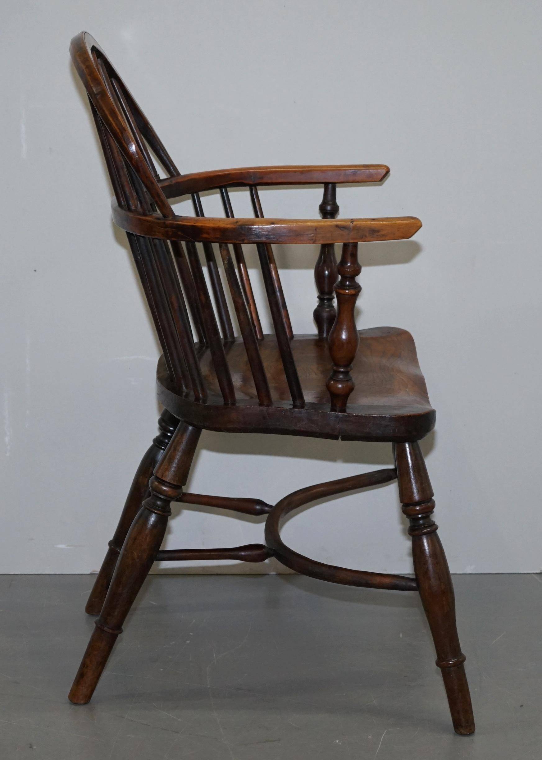 Windsor chair in solid elm circa 1860 - English furniture
