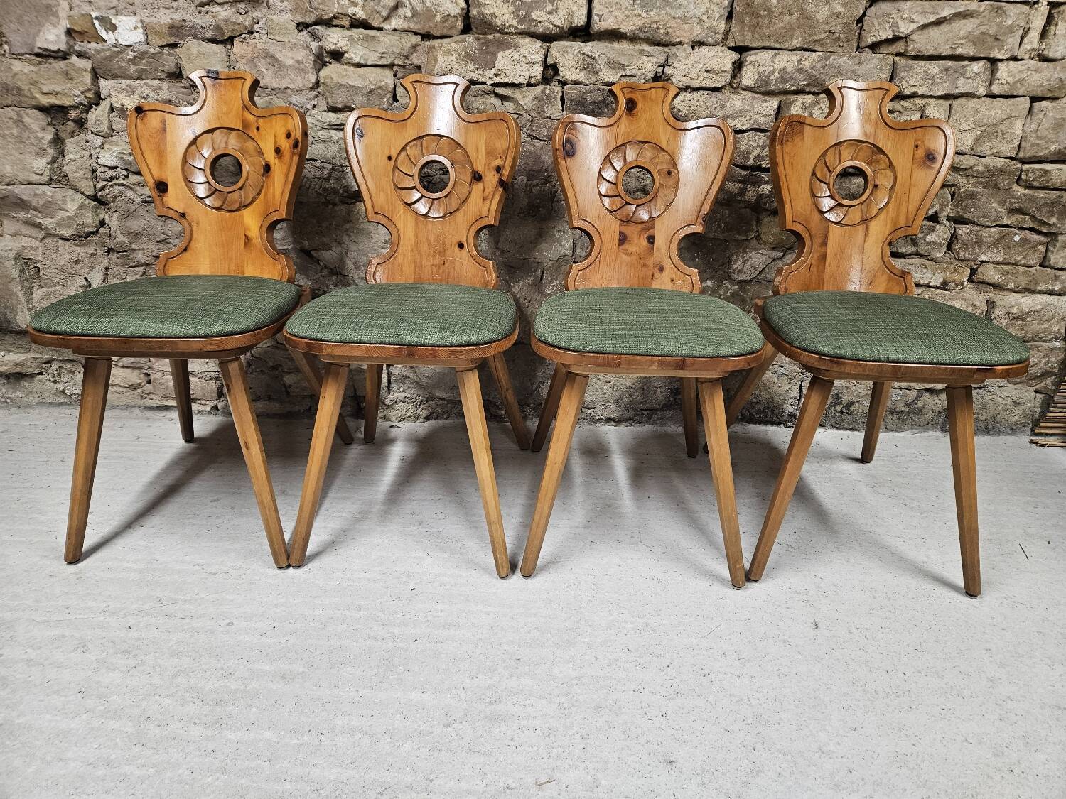 Lot 4 chaises auberge bistrot 1970"