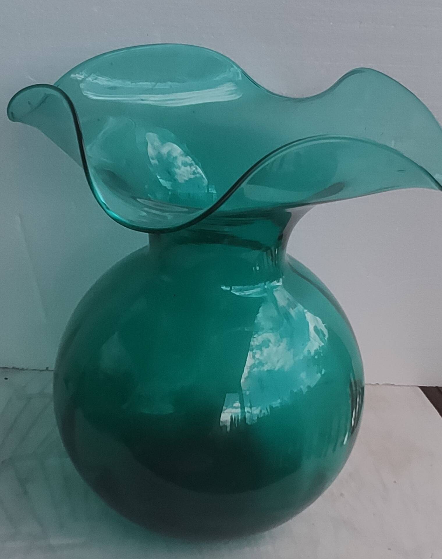 Vase en verre soufflé vert