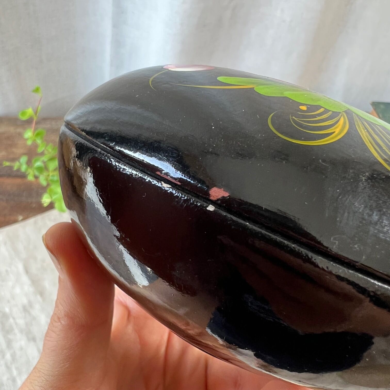 Round box - hand painting