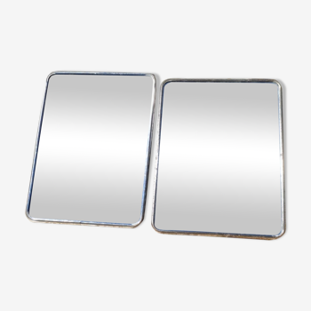 Duo of barber mirrors to pose