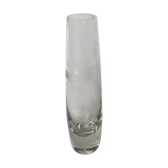 Vase en verre sculpté