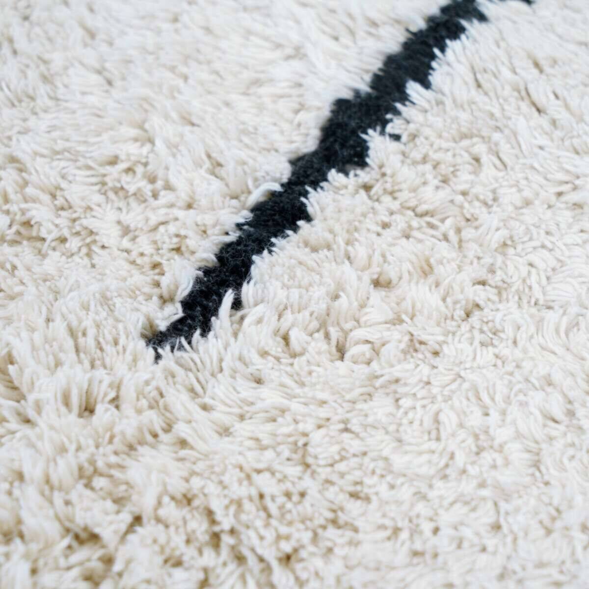 Berber rug 160x230 cm white with black lines