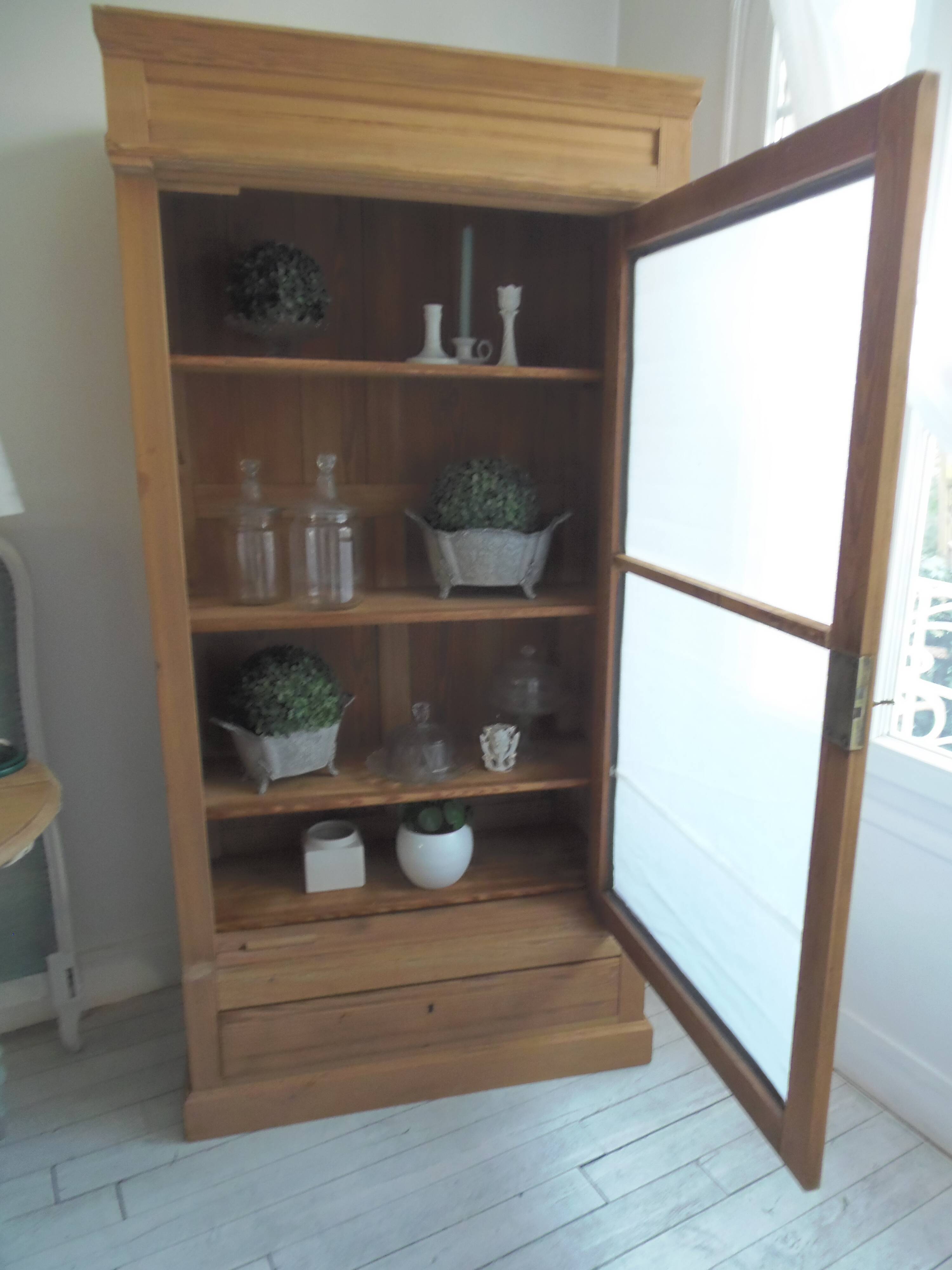Linen cabinet, wardrobe, china cabinet from 1905 in pitch pine.