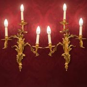 Paire d'appliques en bronze doré de style rocaille, trois lumières