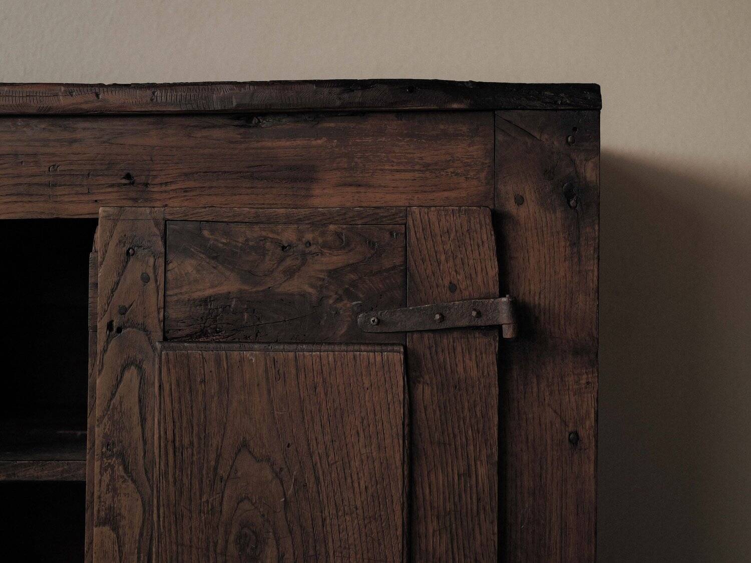 Antique mountain wardrobe in solid oak – 19th century