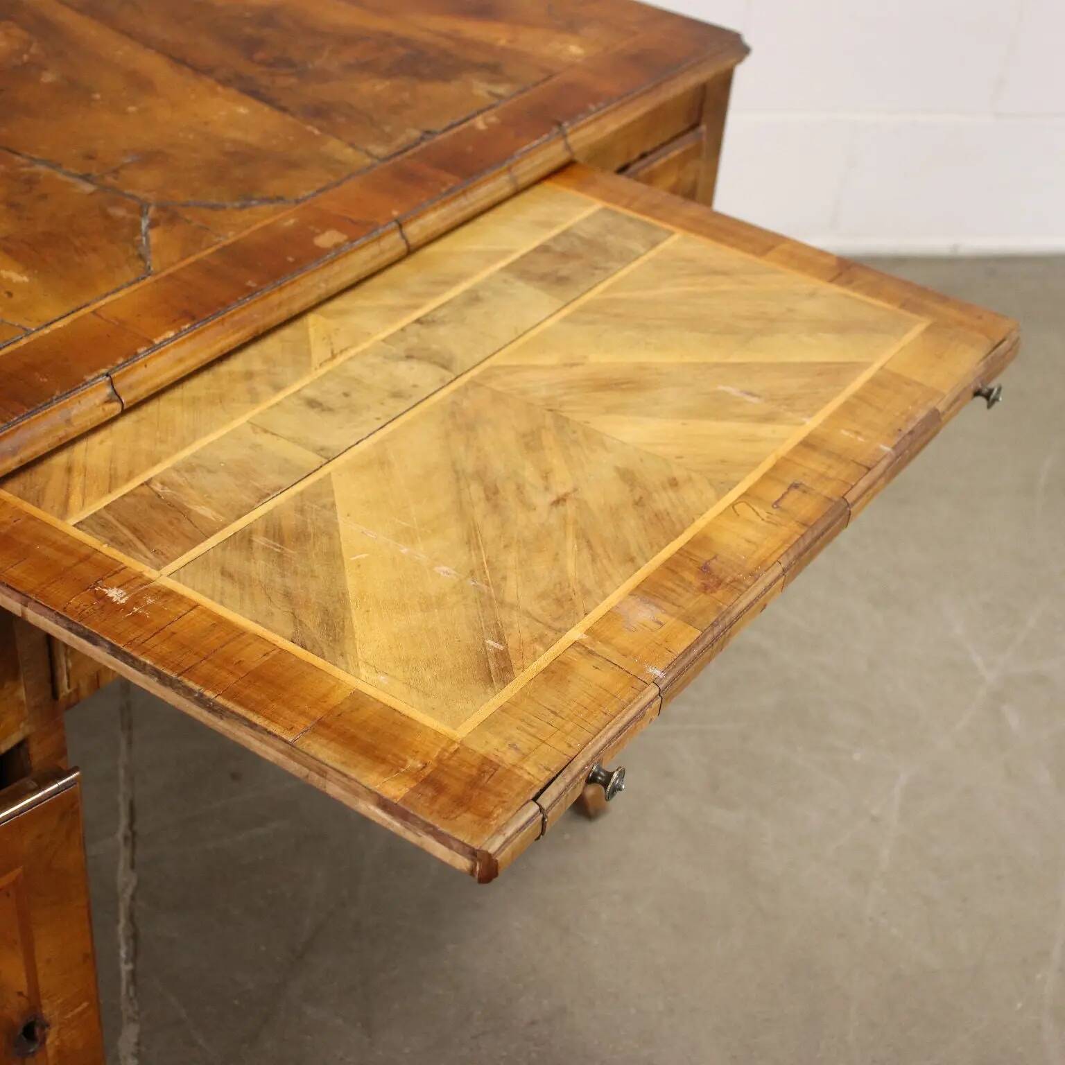 Bureau en bois divers, Italie, XXe siècle