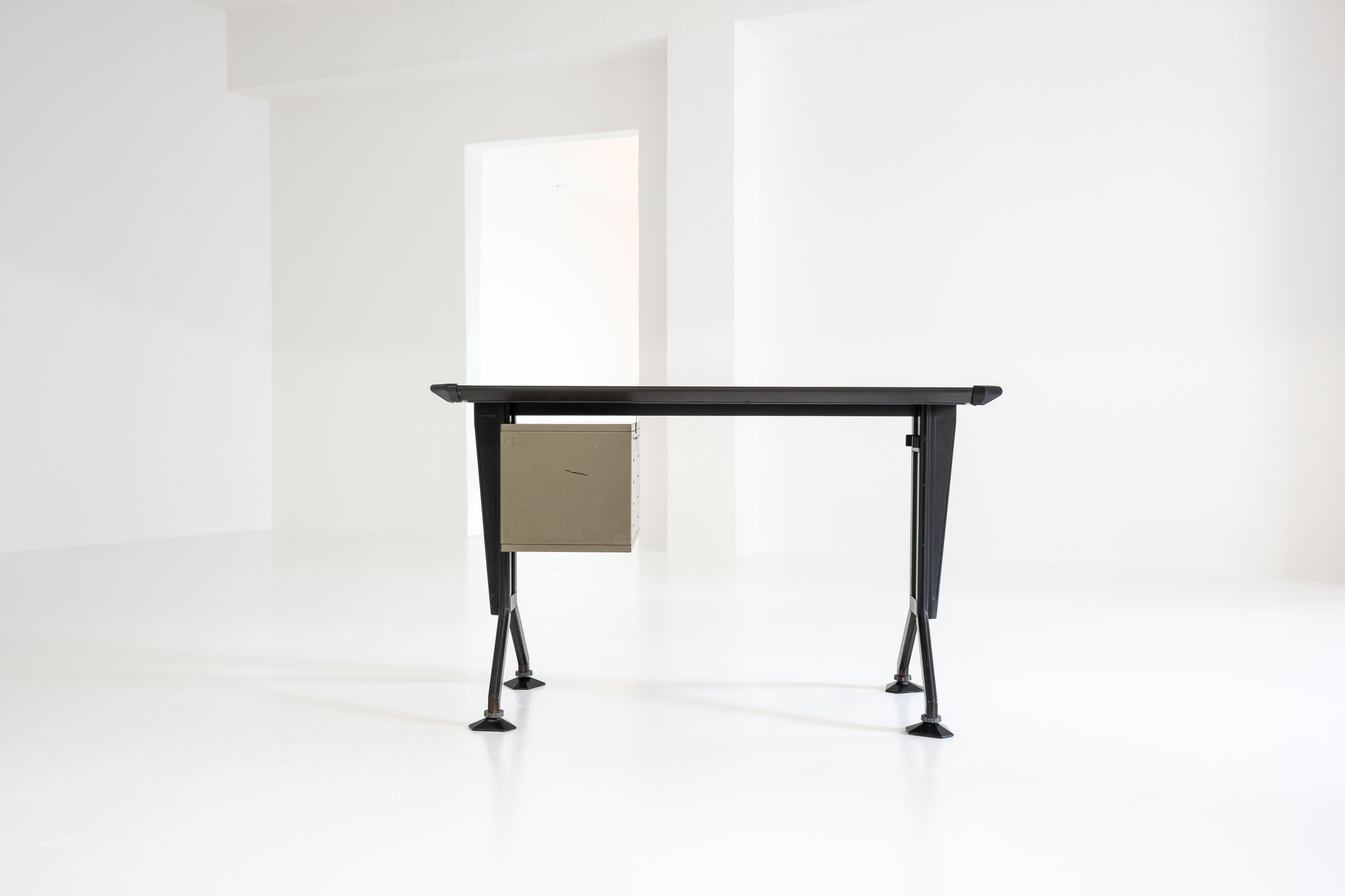 ARCO Side Desk (Arredamenti Metallici Serie "ARCO") by B.B.P.R. Studio for Olivetti, 1963