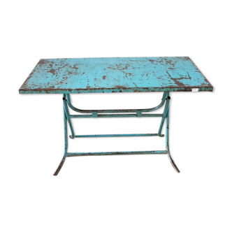 Ancienne table pliante en métal avec sa patine turquoise d'origine