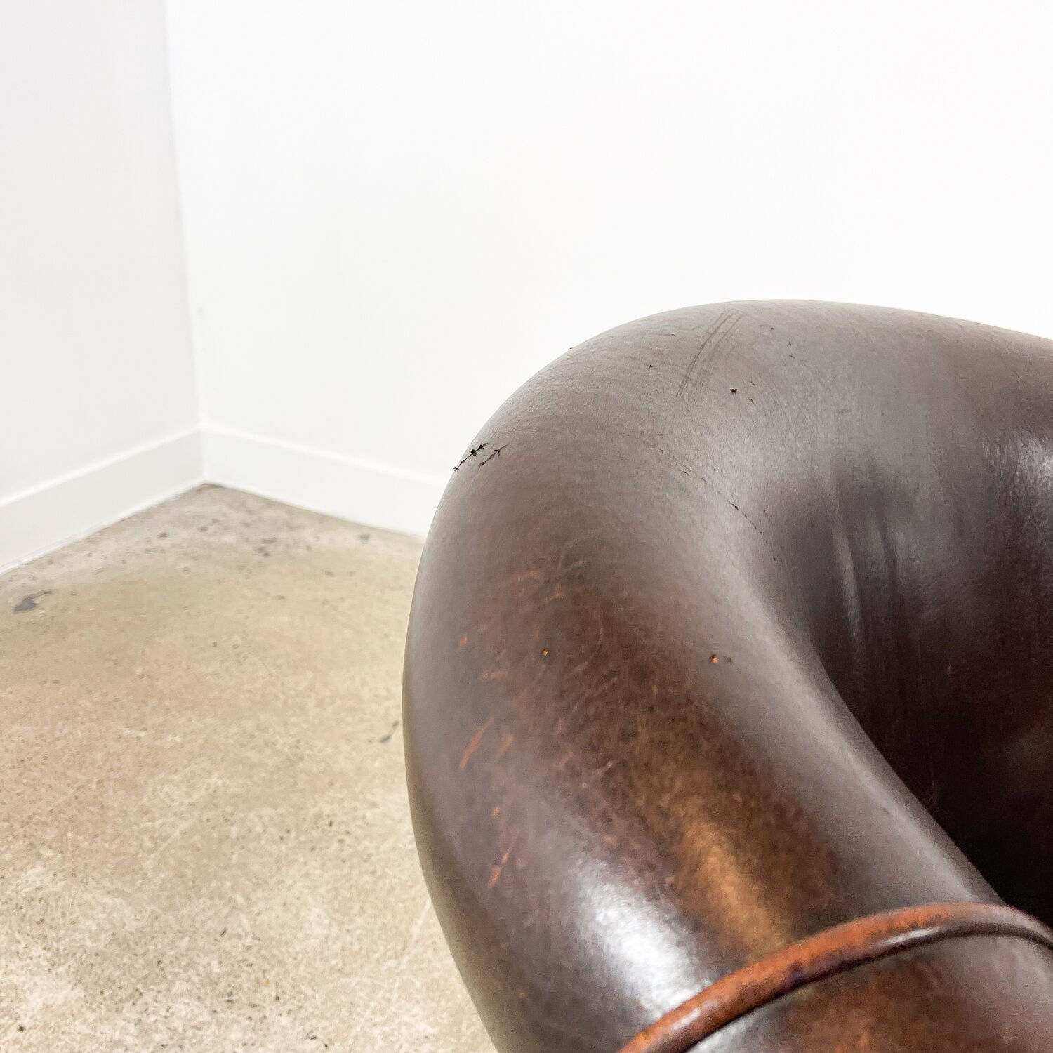 Vintage dark brown sheep leather clubchair rijsbergen