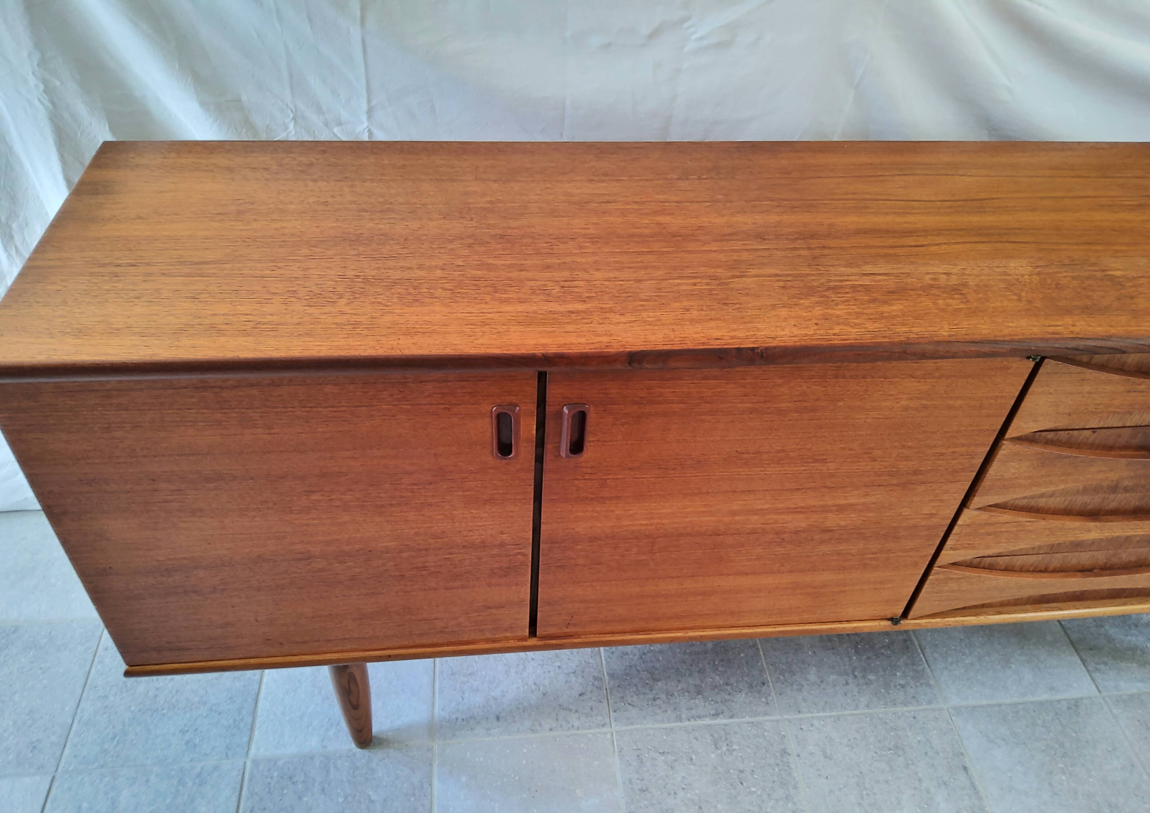 Scandinavian row 60s