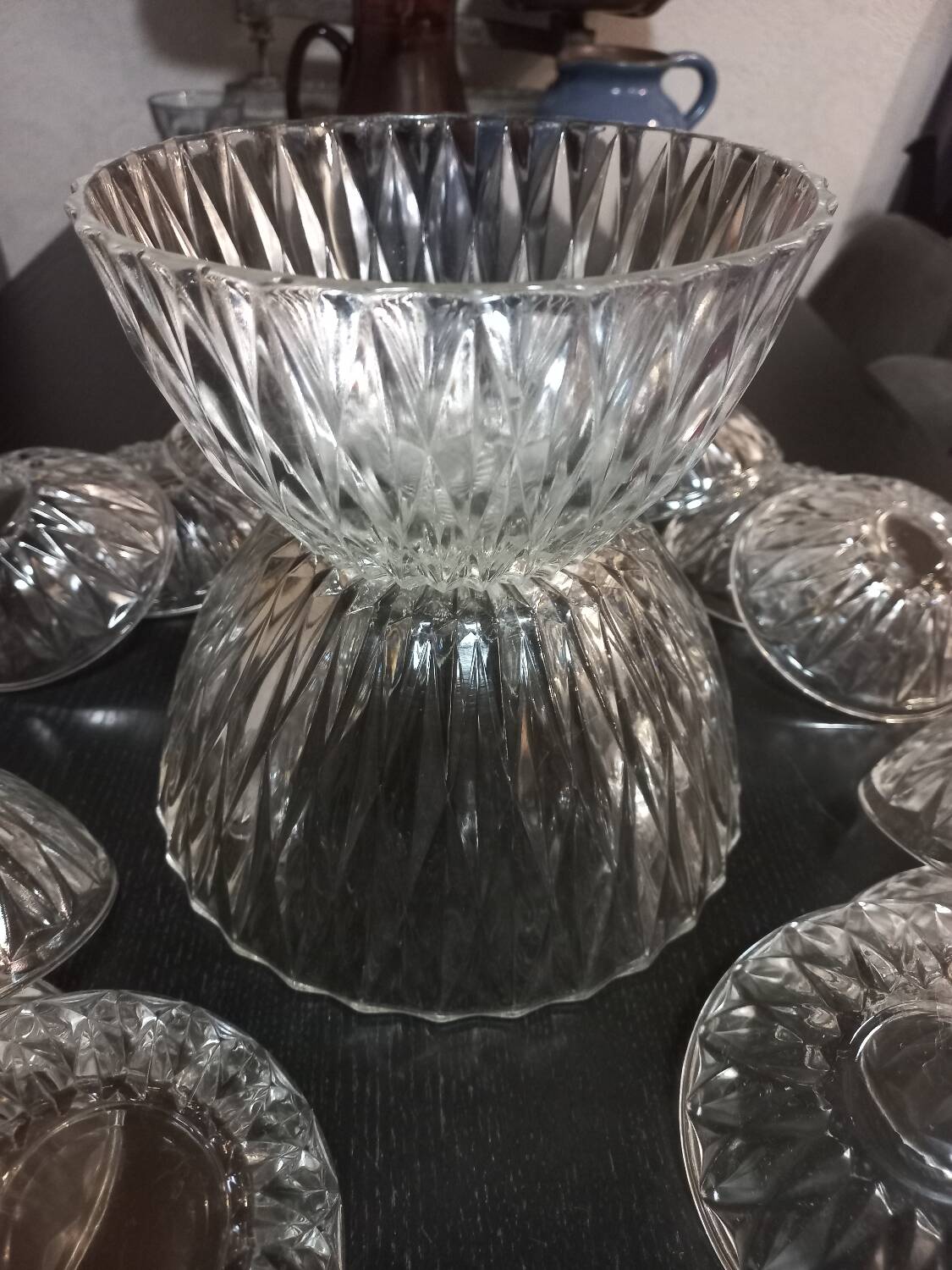 Service 3 salad bowls and Duralex cups