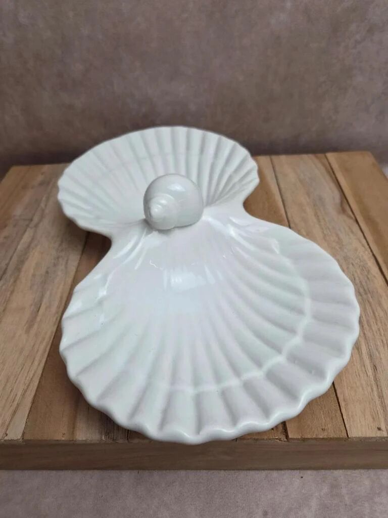 Vintage shell-shaped porcelain white aperitif display stand