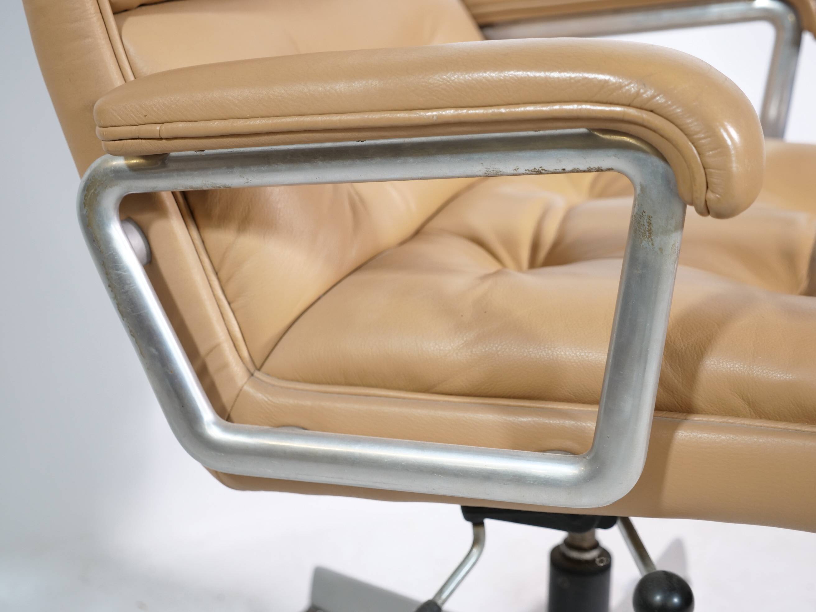 Modern leather office chair with chrome base, 1970s.
