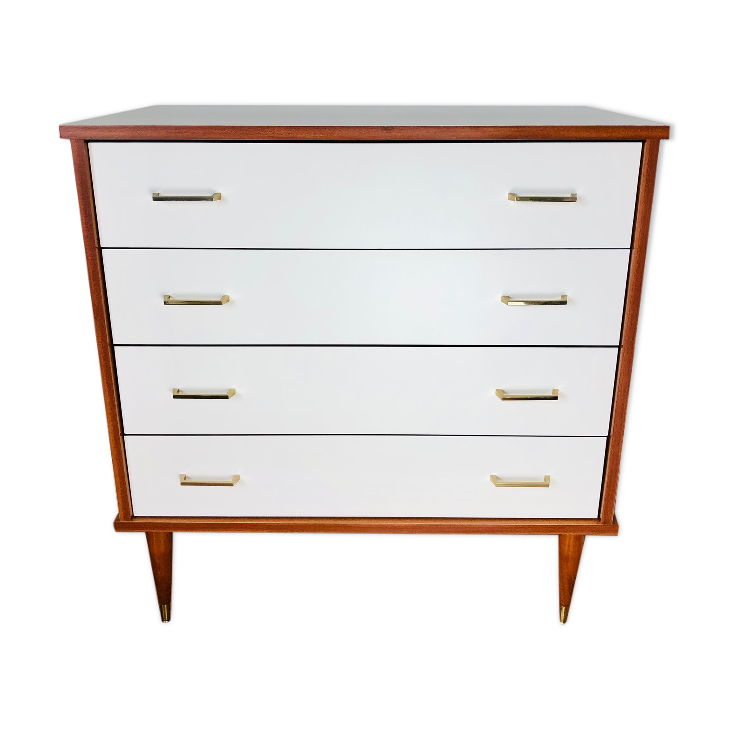 White and wooden chest of drawers