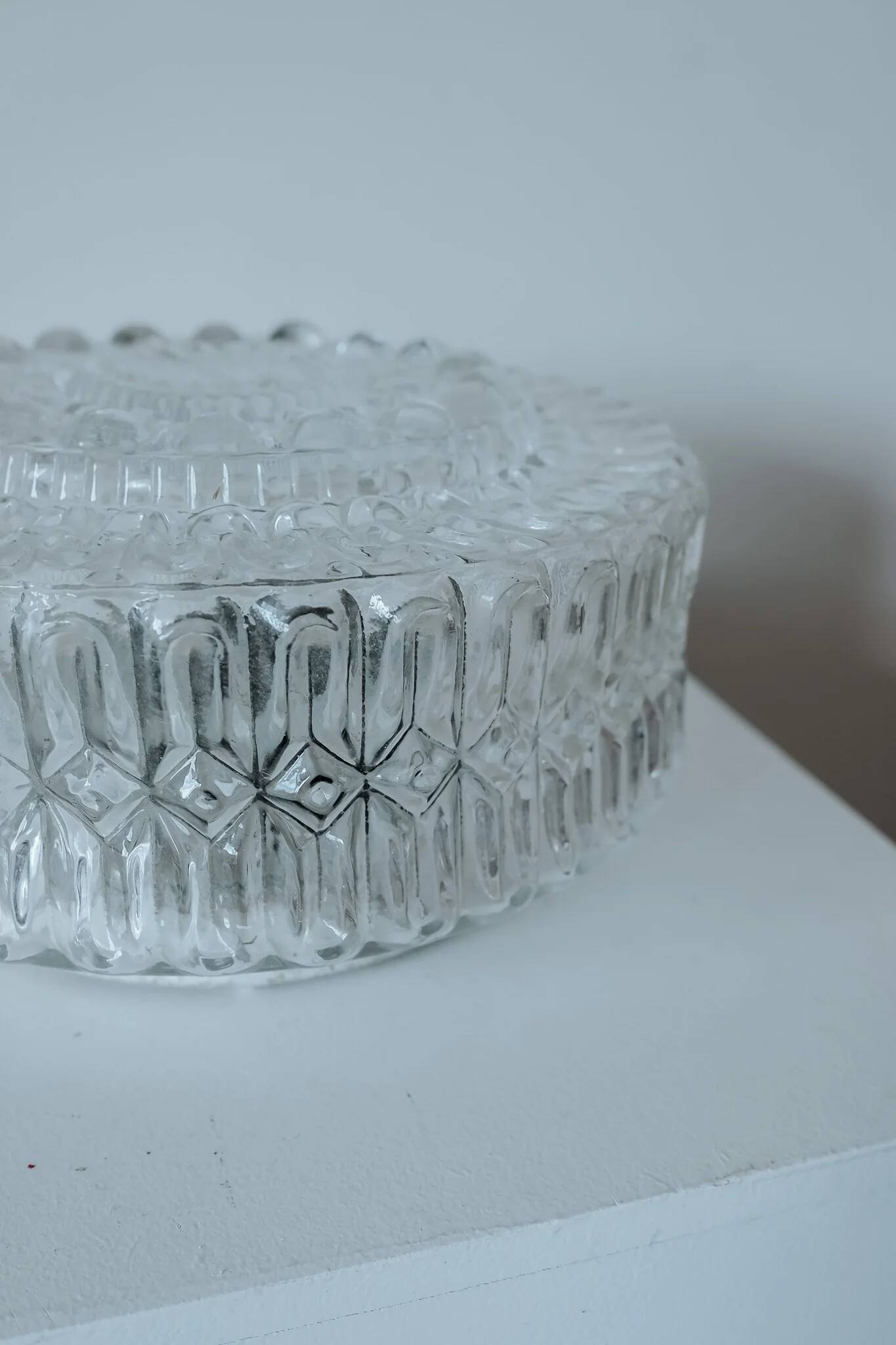 Vintage round ceiling light in bubbled glass, 1970s.