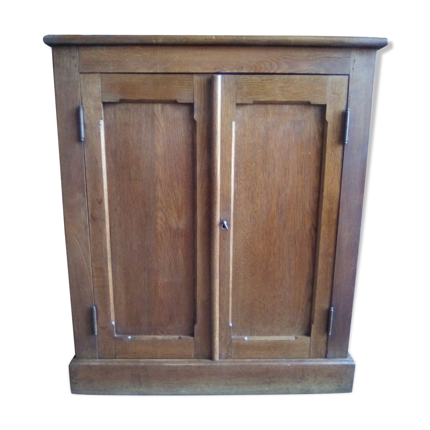 Parisian 2-door oak buffet