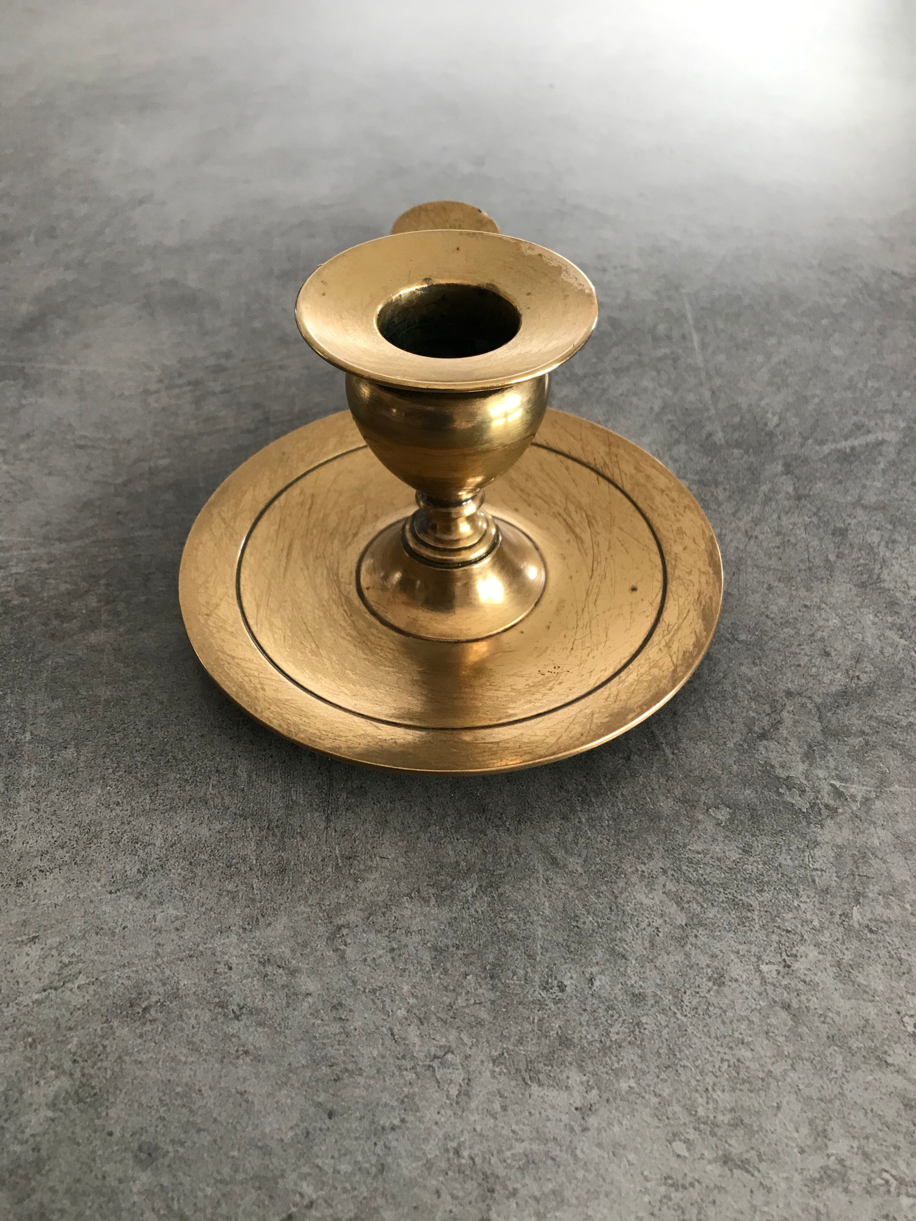 Hand candlestick in massive brasse