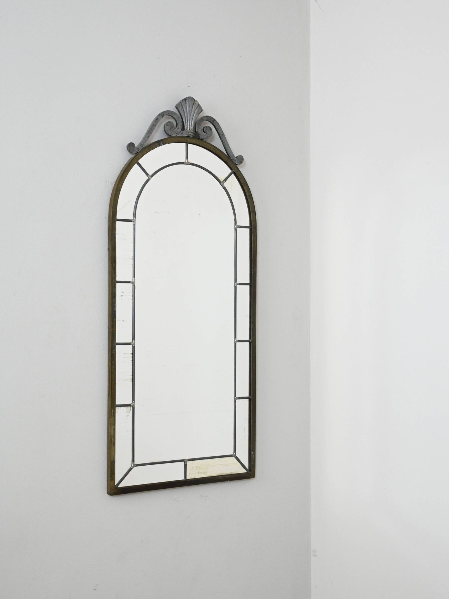 Miroir nordique en métal des années 50 – Design vintage