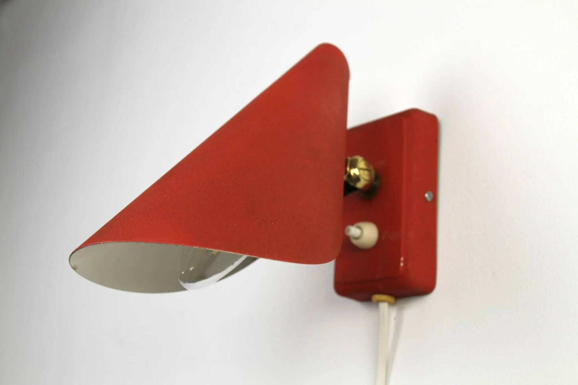 Eric Wärnå for EWÅ Armaturfabrik, Värnamo, Sweden — Model V-13 Wall Lamp, 1950s