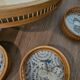Plateau et sous-verres en rotin