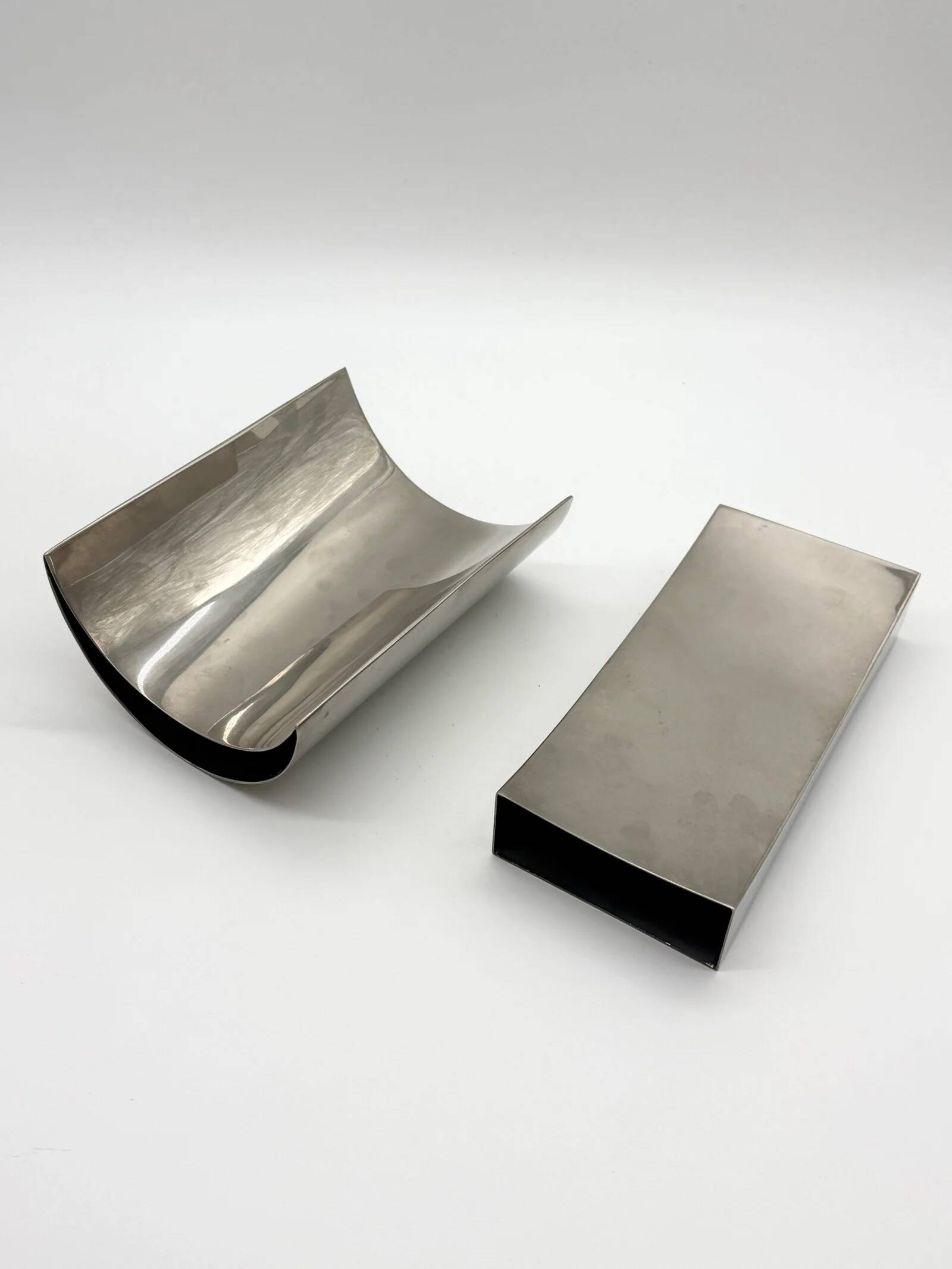 Paire de vases sculpturaux en aluminium, 1980s