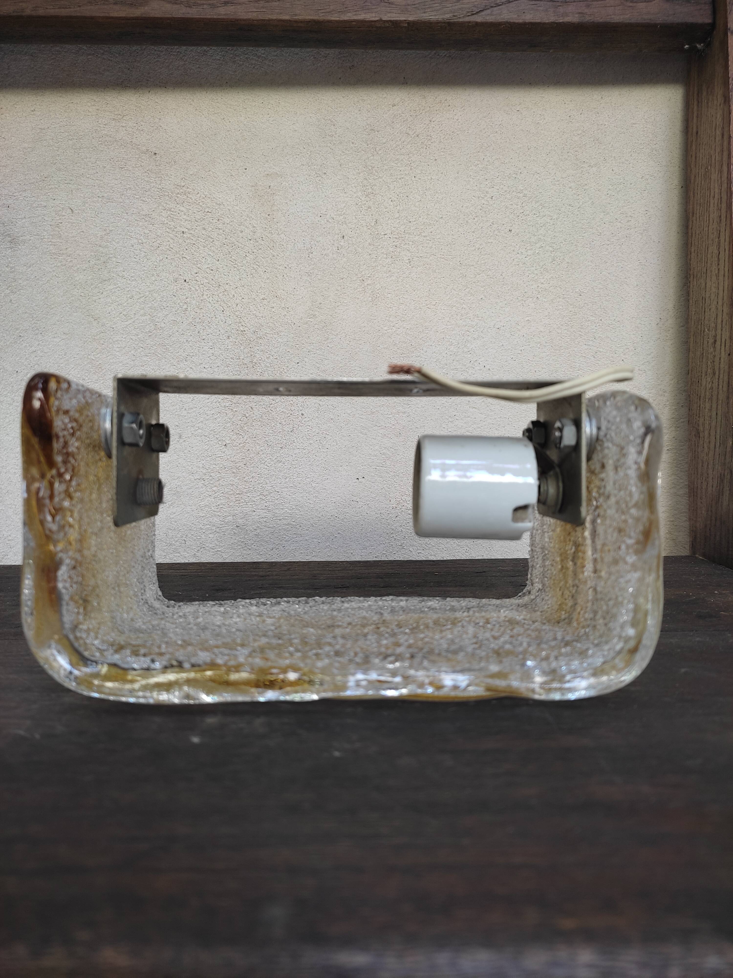 Rectangular wall in textured glass