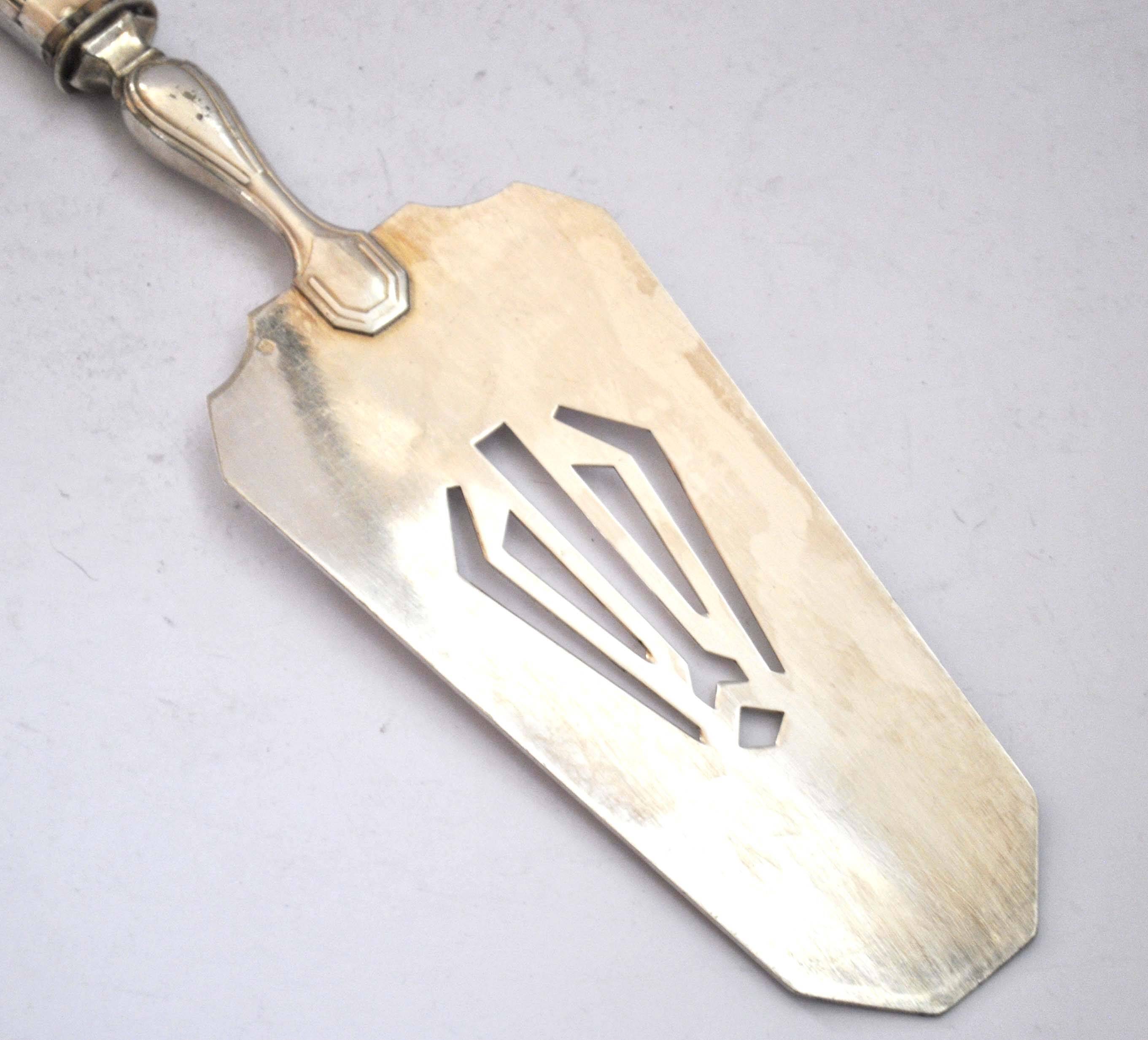 Pelle à tarte art deco en métal argenté ajouré - orfèvre armand frenais 1910-1920
