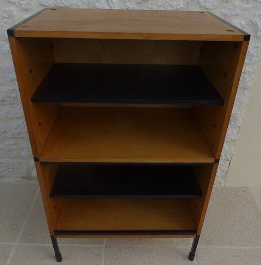 Meuble vintage avec étagères en bois et métal