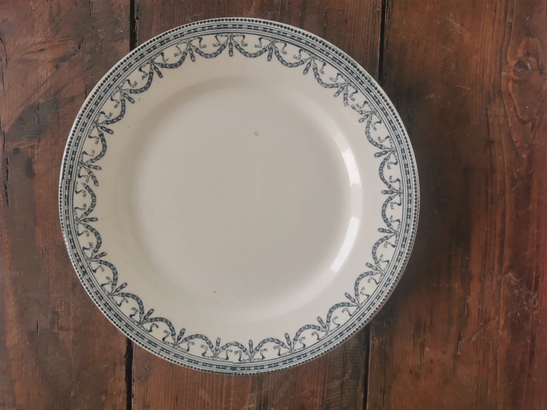 Serving of 6 plates in iron earth, Salins